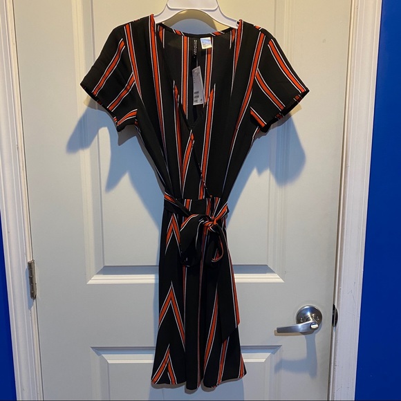 NWT Black & red striped wrap dress - Picture 3 of 6